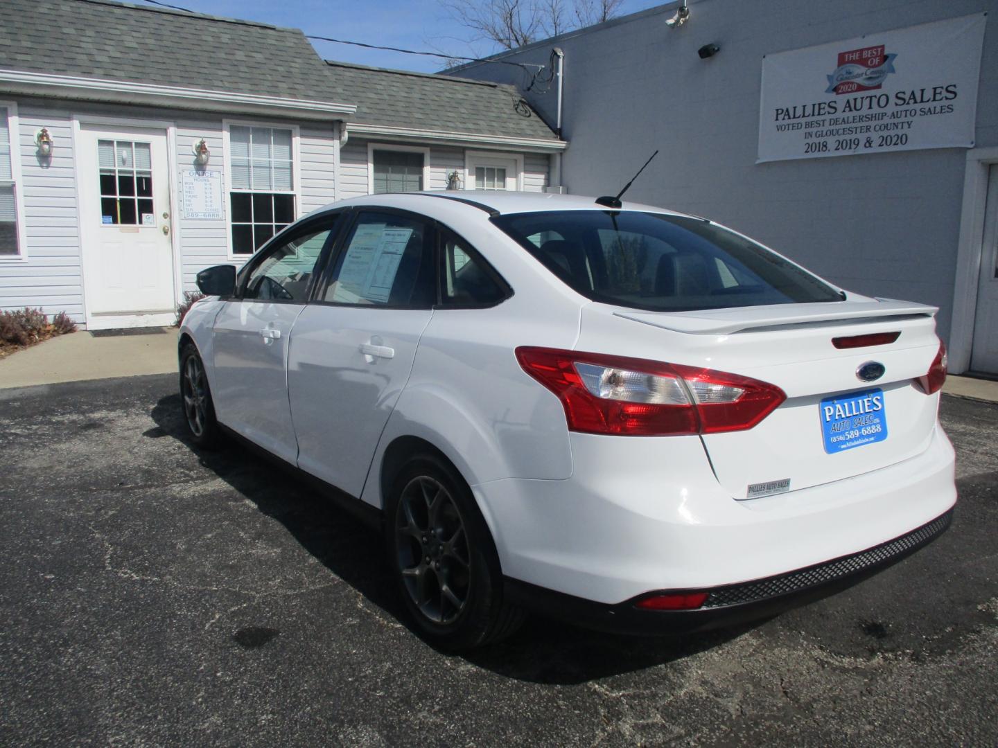 2013 WHITE Ford Focus (1FADP3F29DL) , AUTOMATIC transmission, located at 540a Delsea Drive, Sewell, NJ, 08080, (856) 589-6888, 39.752560, -75.111206 - Photo#4